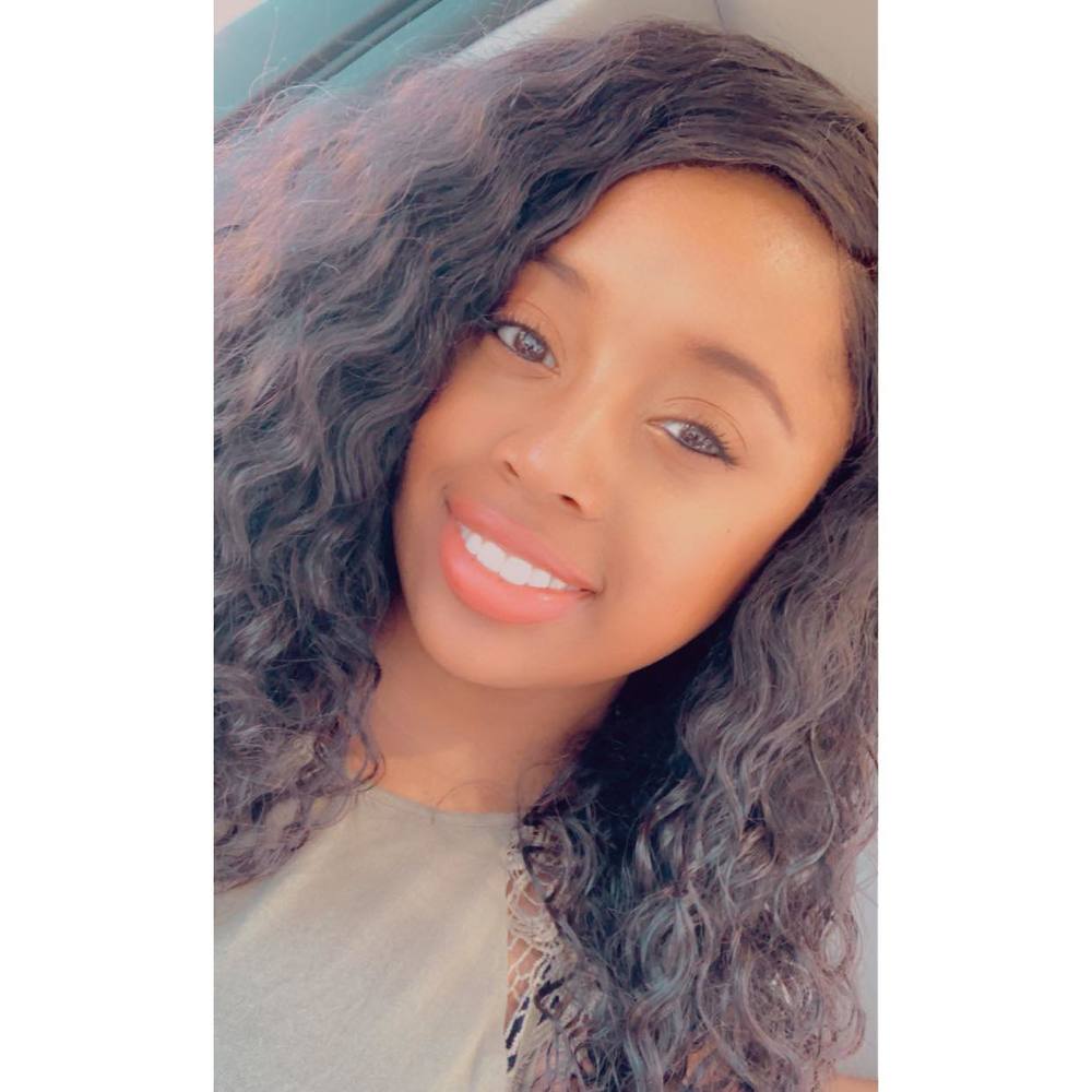 Meet your Posher, Destinee